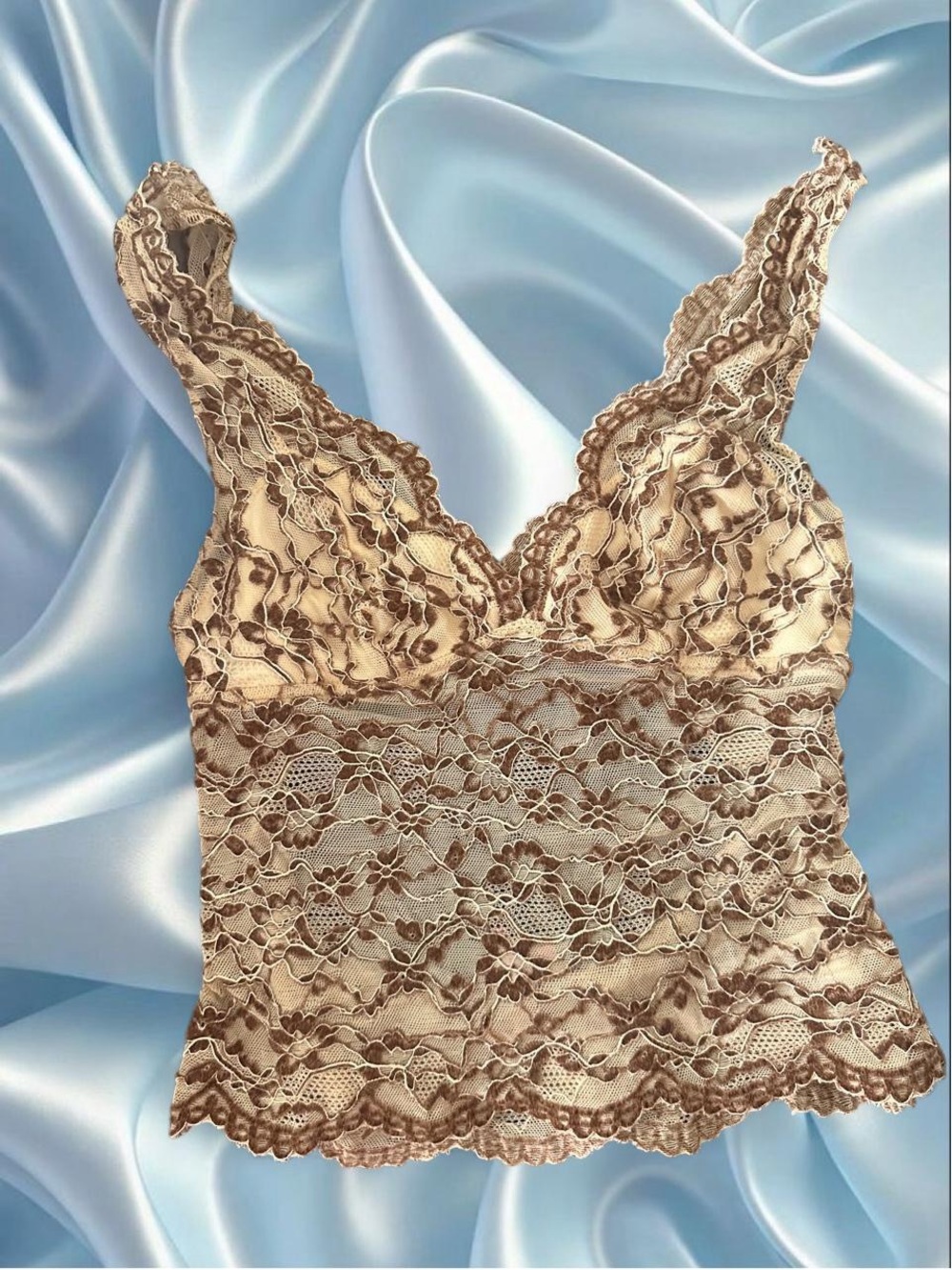 EDIKTED heart clasp lace going out top